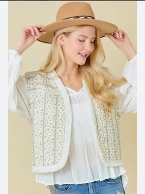 Women’s Cottage Core Floral Quilted Vest